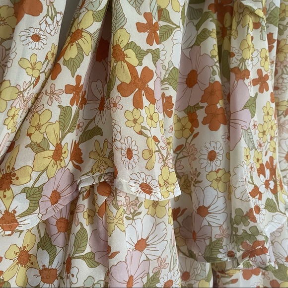 NWOT Bella Floral Romper - Picture 3 of 5